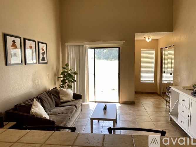 850 S River Dr, Unit Room 2 Rental photo 3
